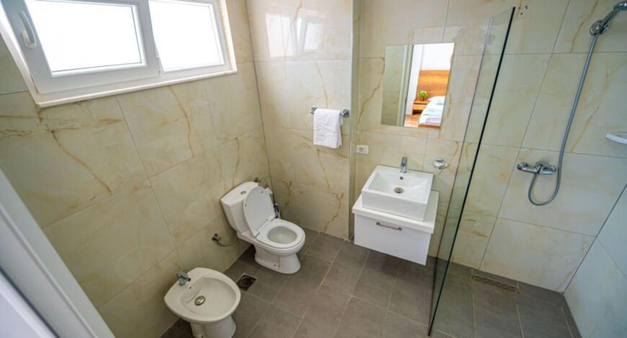 Hotel Besani Дуррес Екстер'єр фото