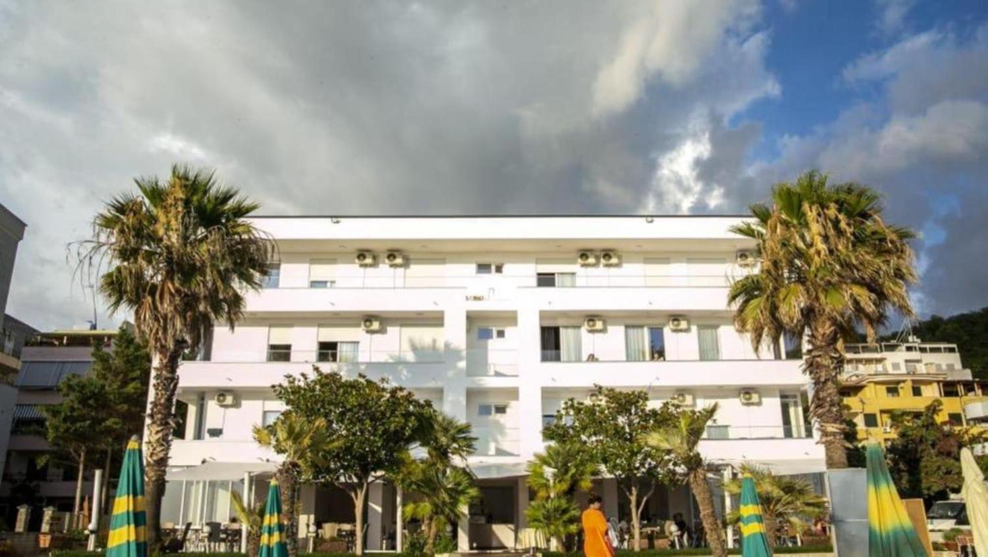 Hotel Besani Дуррес Екстер'єр фото