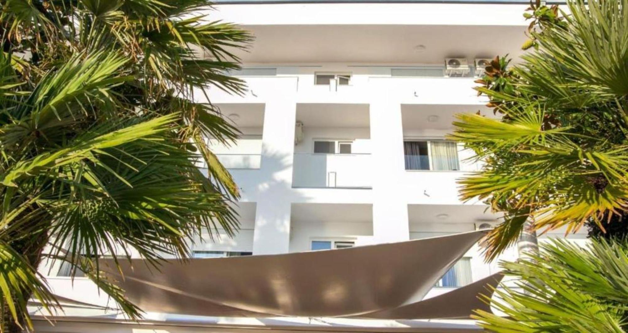Hotel Besani Дуррес Екстер'єр фото