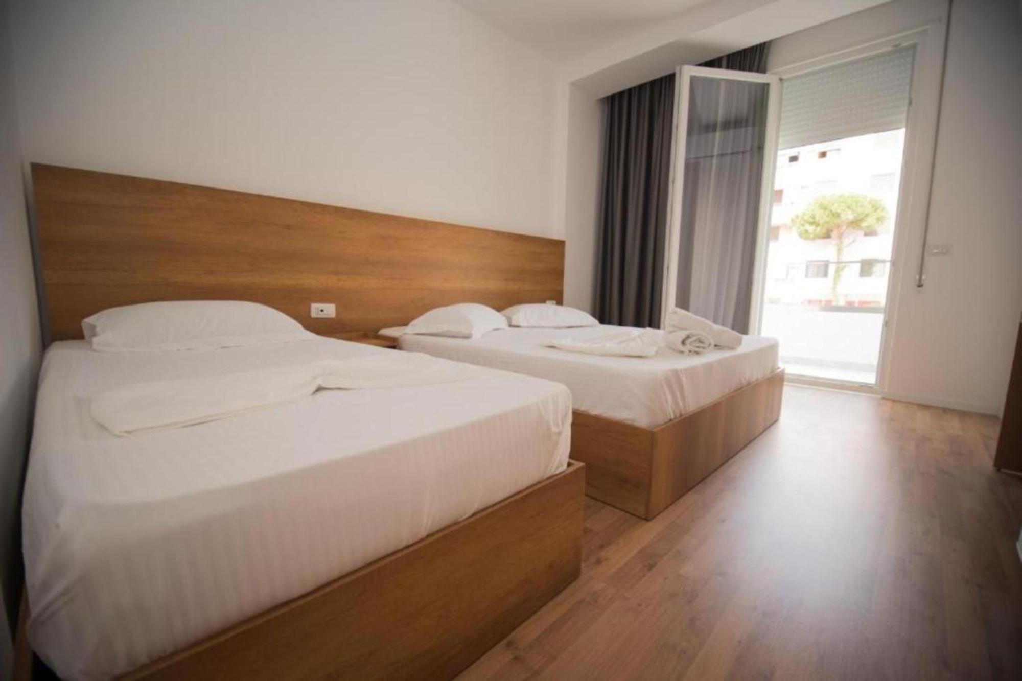 Hotel Besani Дуррес Екстер'єр фото