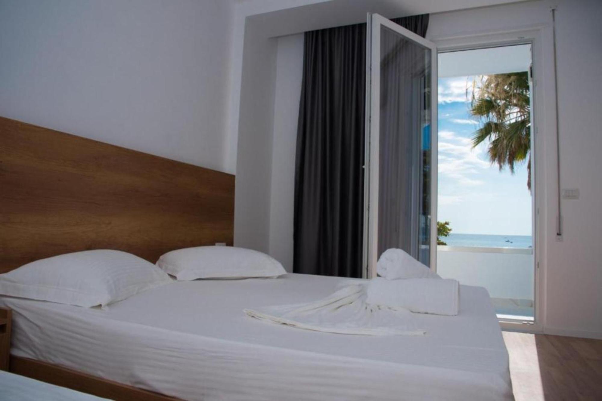 Hotel Besani Дуррес Екстер'єр фото